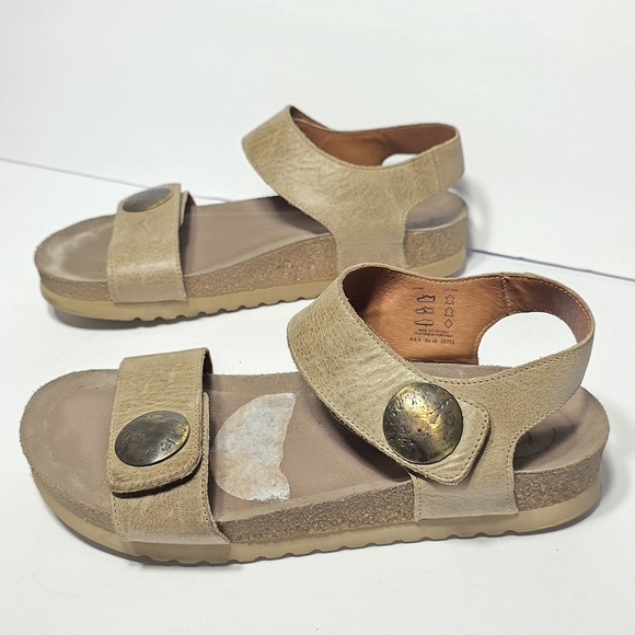 Taos Footwear Tan Sandals with Brass Accents - Picture 5 of 11